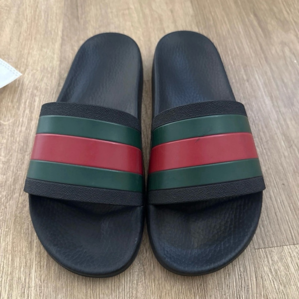 Gucci Men's Black and Green Slide Sandals